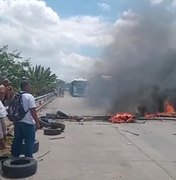 [Vídeo] Moradores do Pilar realizam protesto devido a falta de água