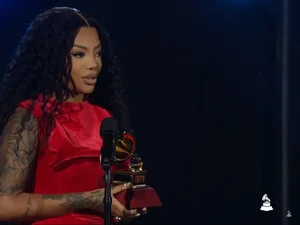 Ludmilla anuncia Numanice em navio e web celebra