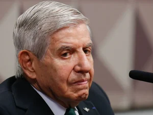 General Heleno nega que Bolsonaro tentou golpe e minimiza participação de Cid em reuniões com militares