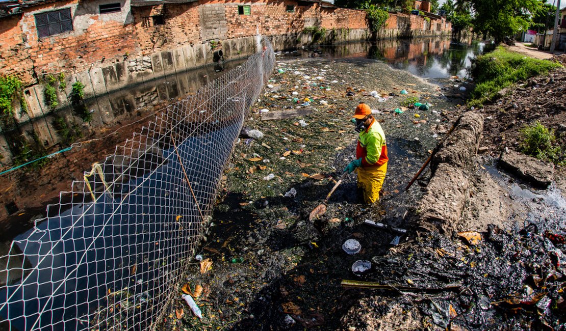 Descarte irregular de resíduos é principal causa de transbordamentos de córregos da capital