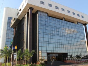 CNJ vai investigar desembargador sem máscara que rasgou multa