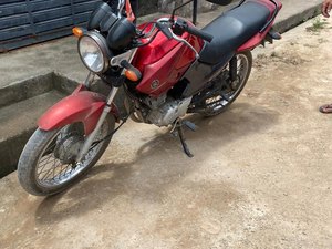 Moto furtada há dois anos é recuperada pela polícia em Rio Largo