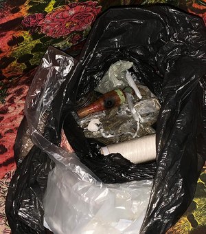 Mulher é presa com mais de 28 bombinhas de maconha em casa, no Agreste de Alagoas