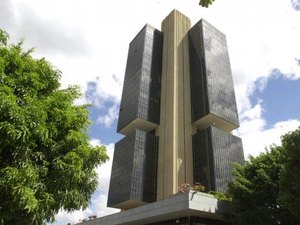 Mercado reduz projeção do crescimento da economia para 2,76%