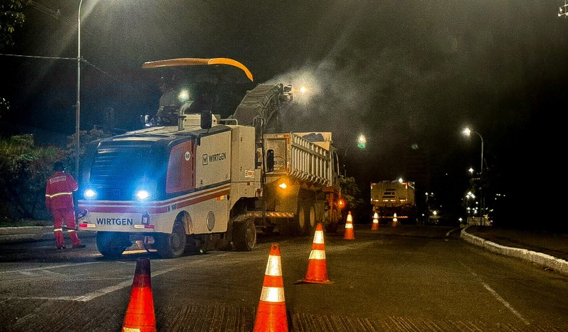 Avenida Rotary, em Maceió, recebe obras de recapeamento asfáltico