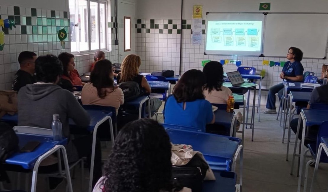 Saúde realiza ação preventiva sobre vape e tabagismo em escola municipal