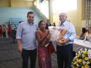 Gestantes e nutrizes recebem cestas nutricionais em Arapiraca