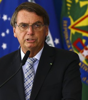 Bolsonaro diz que Fiocruz entregará mais 13 mi de doses de vacinas em abril