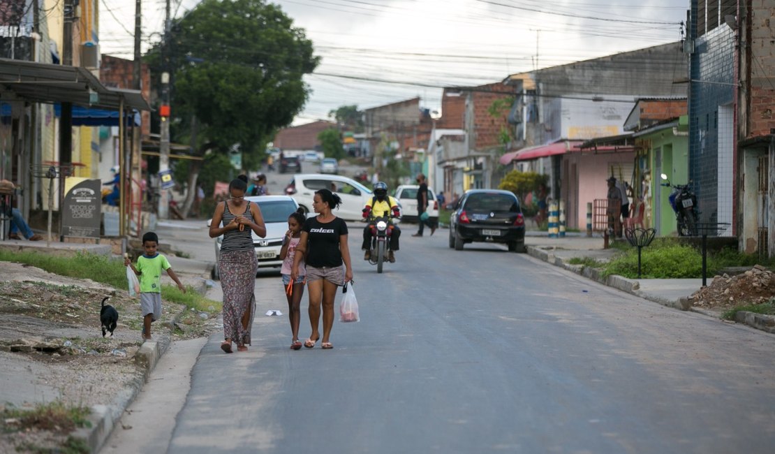Prefeitura de Maceió pavimenta mais de 930 toneladas de asfalto na parte alta da capital