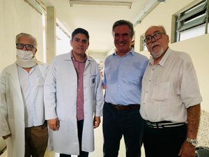 Fernando Collor visita hospital Santa Rita para conhecer novas instalações