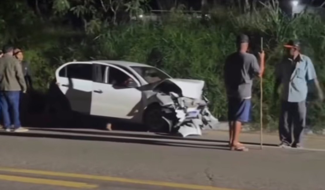 Cinco pessoas ficam feridas em colisão entre dois carros na BR-316, em Palmeira dos Índios