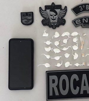 Suspeito é detido ao tentar descartar entorpecentes para se livrar de abordagem em Arapiraca