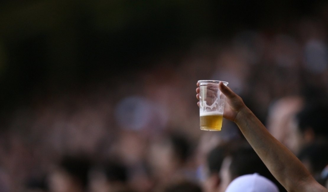 Projeto pode liberar bebidas alcoólicas em estádios
