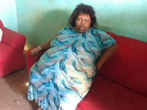 Mulher pesa mais de 180 kg e pede ajuda para emagrecer sem fazer cirurgia