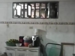 Águas das chuvas invadem casa de moradora de Maragogi