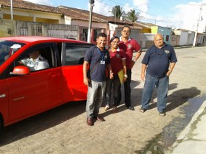 Secretaria de Educação visita alunos faltosos ou desistentes 