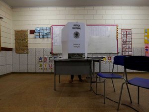 Mesária é detida após espalhar informação falsa sobre urna