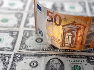 Euro e dólar atingem paridade pela primeira vez em 20 anos