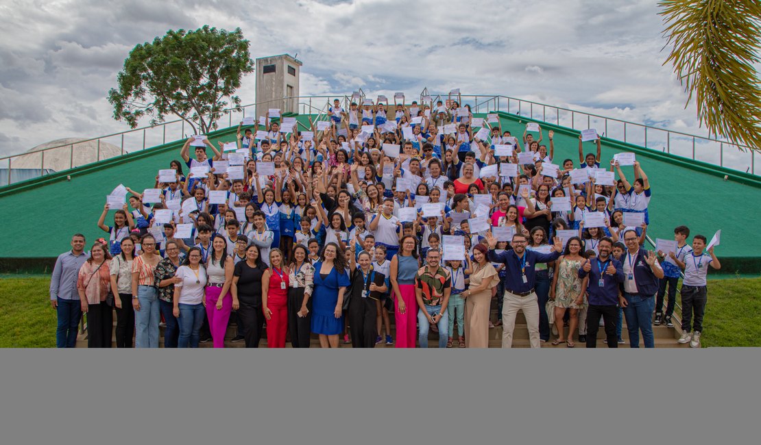 Prefeitura realiza a entrega das medalhas das olimpíadas científicas nacionais aos alunos da rede municipal