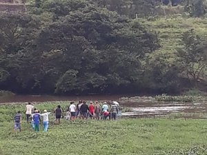 Corpo de caminhoneiro é encontrado boiando às margens do Rio São Miguel