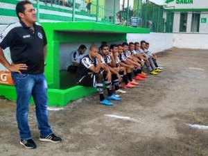 Maurilio Silva definirá substituto de Leanderson e programa treinos fechados