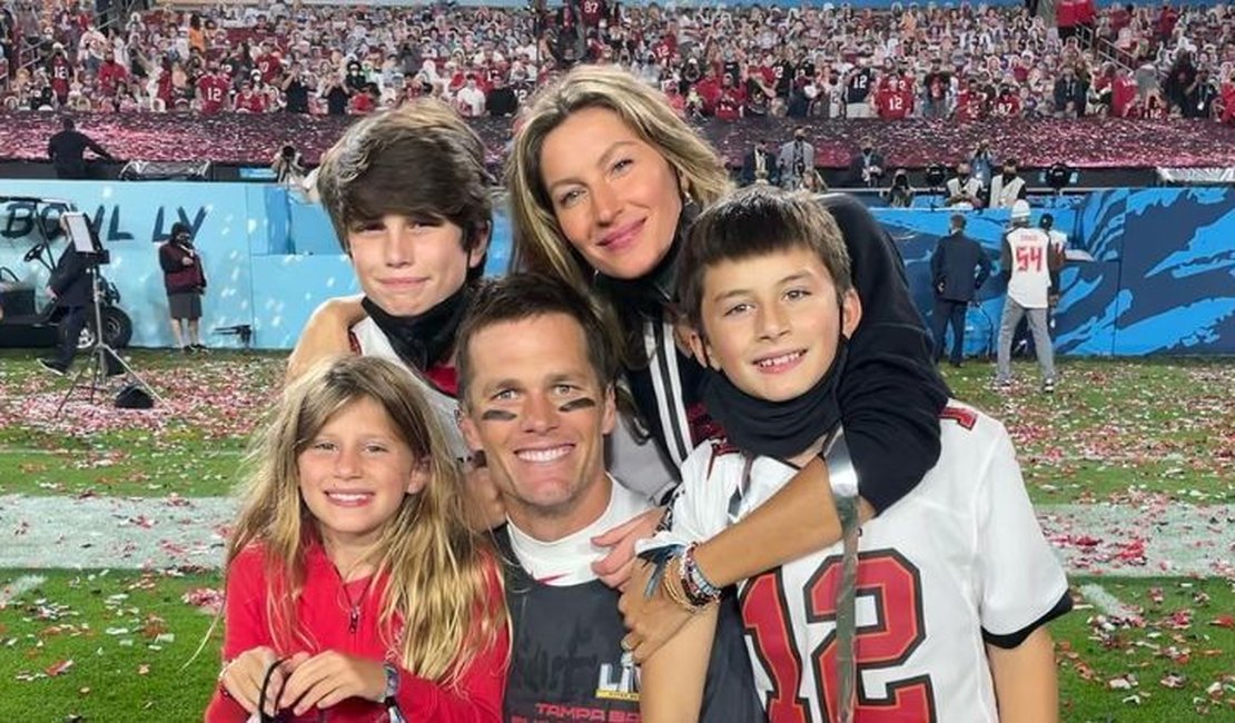 Tom Brady anuncia aposentadoria da NFL pela segunda vez e publica fotos com Gisele