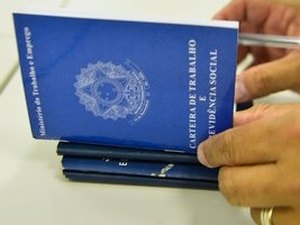 Especialista em direito do trabalho fala sobre medidas para conter impactos da pandemia 