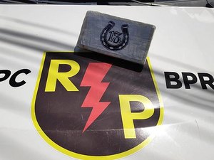Após denúncia, traficante é preso com 1kg de cocaína no Tabuleiro do Martins