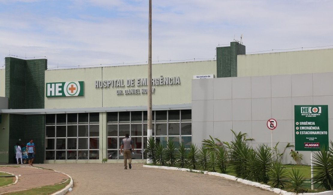Adolescente é amarrado por populares após furtar supermercado em Arapiraca