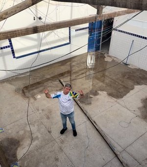 Sala de aula sem teto: Cabo Bebeto denuncia situação de escola em Inhapi