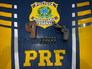 Polícia Rodoviária prende homem por porte ilegal de arma de fogo na BR 104