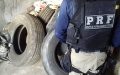 PRF prende duas pessoas e apreende veículos e armas no Sertão