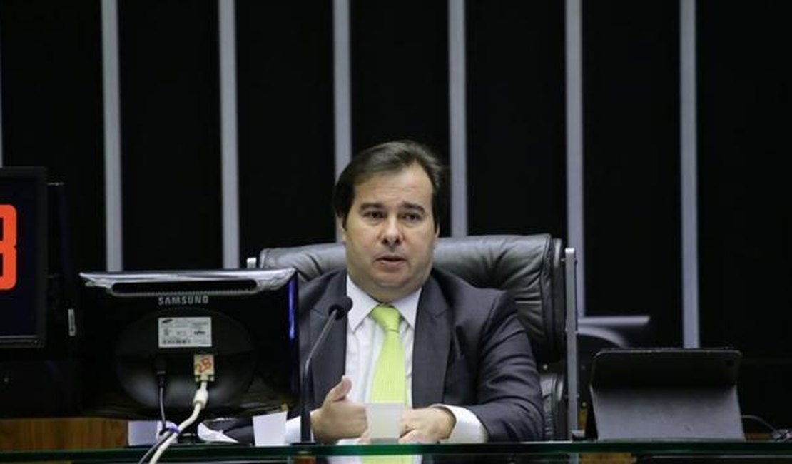 'O governo tem direito de escolher com quem dialoga', diz Rodrigo Maia