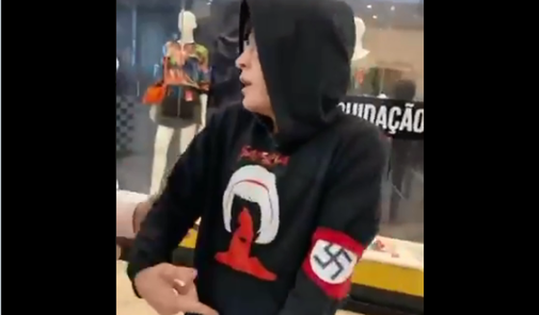[Vídeo] Nazista com braçadeira de suástica é expulso de shopping em PE