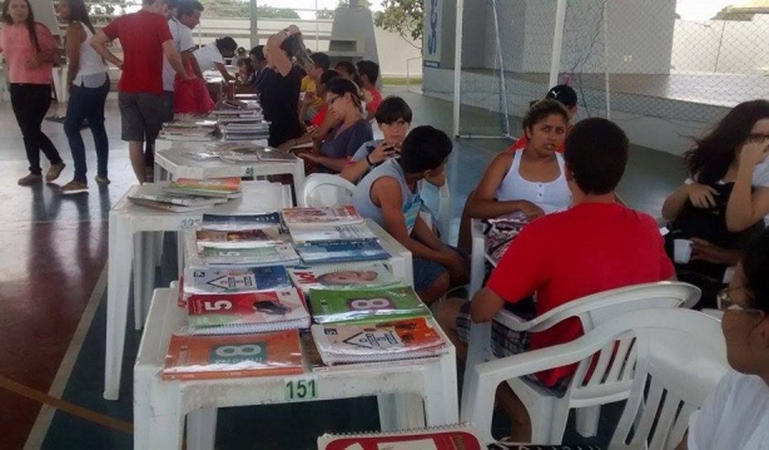 Feira de livros do Sesc em Arapiraca atrai grande público