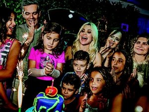 Otaviano Costa e Flávia nos parabéns para Olívia