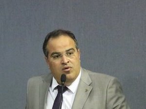 Vereador sofre em fila de banco e cobra fiscalização de Procons