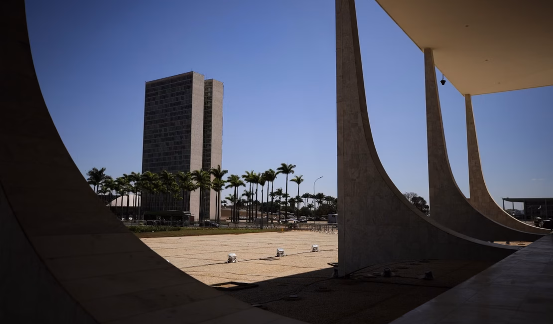 Com anistia à tona, Congresso trava em propostas econômicas do governo