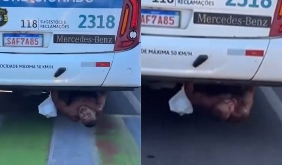 Homem é flagrado debaixo de ônibus em movimento na orla de Jatiúca e se declara: 'Jennifer, eu te amo'