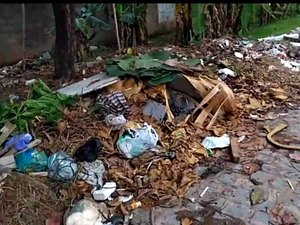 [Vídeo] Morador denuncia acúmulo de lixo na Avenida Hilda Félix, no bairro da Santa Lúcia 