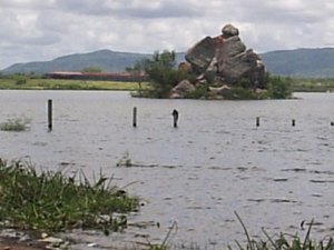 Homem mergulha em barragem de Delmiro Gouveia e desaparece