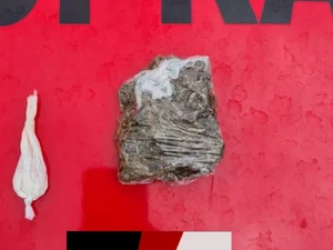 Motociclista é flagrado sem CNH e capacete e com entorpecentes em Arapiraca