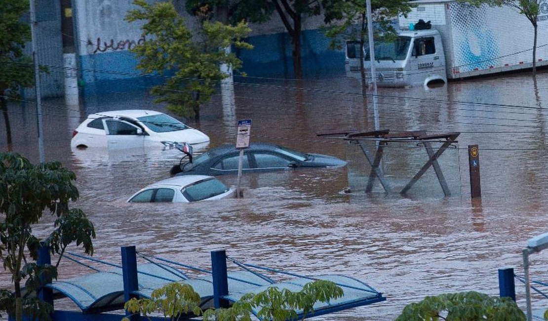 Chuvas em SP deixa ao menos 7 mortos e causam 2ª maior lentidão do ano 