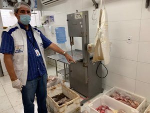 Vigilância sanitária apreende 1.400kg de carne fora da validade em Maceió