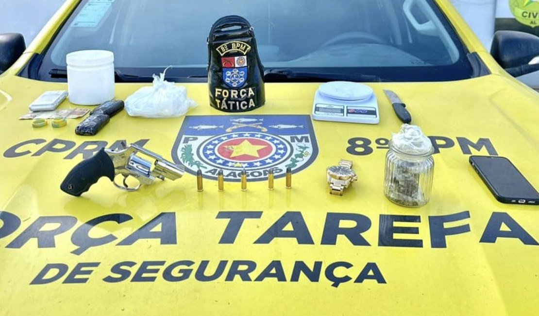Suspeito tenta enganar policiais durante operação em Rio Largo, mas é preso com drogas e armas
