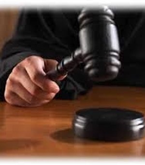 Justiça condena empresa a pagar R$ 14 mil por constranger casal de mulheres