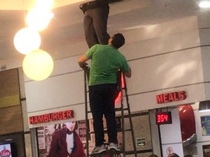 Bandido está entalado há 36 horas em tubulação de shopping 