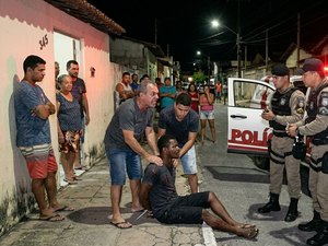 Suspeito é detido por populares após assalto e preso pela PM no Benedito Bentes