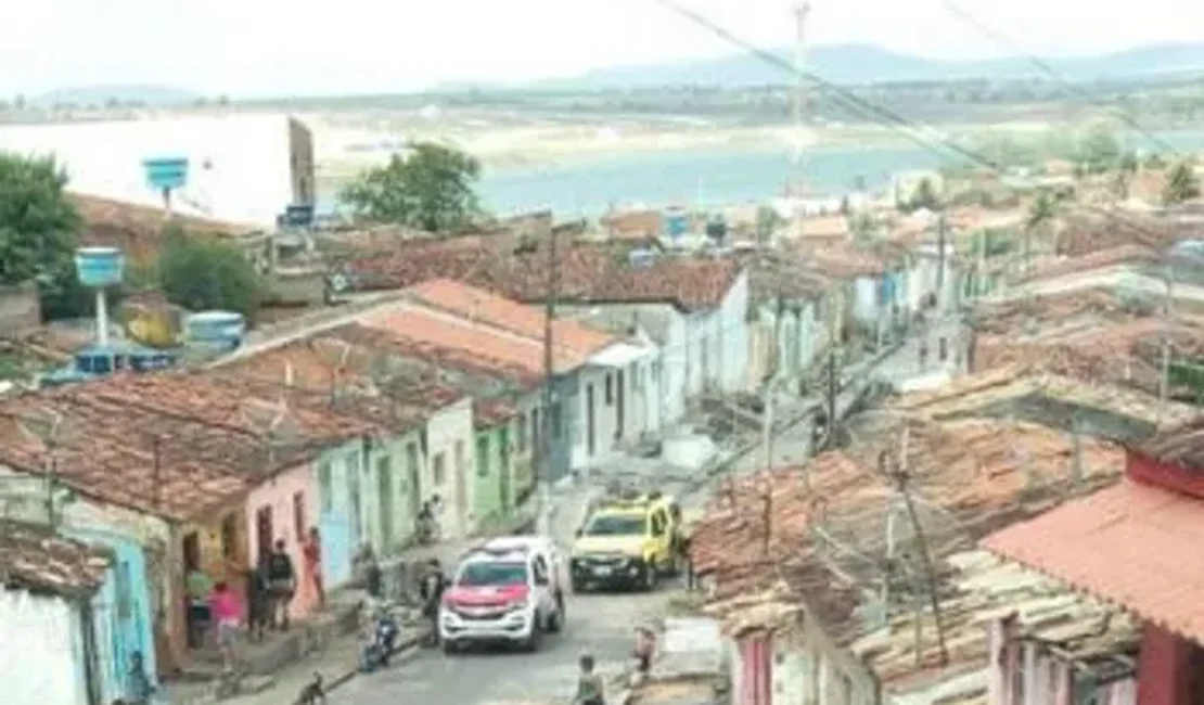 Casa é invadida e tem tv, geladeira e fogão furtados, em Arapiraca