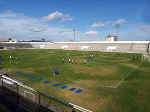 [Vídeo] Cruzeiro está pronto para a estreia na Copa Alagoas, afirma técnico Elenilson Santos